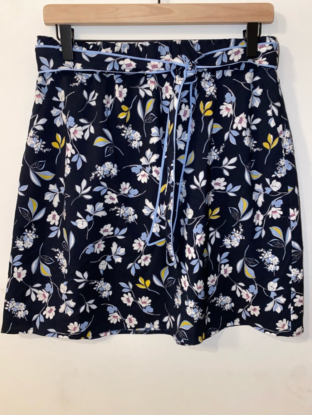 LOFT Navy Blue Floral Flowy Mini Skirt Tie Belt Size Small